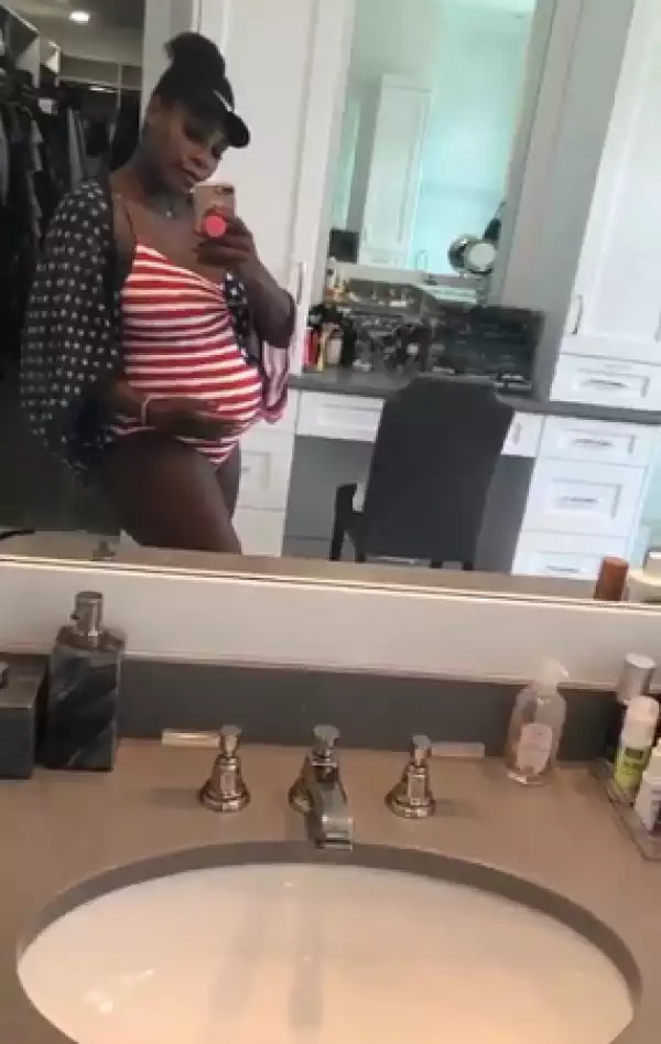 Serena Williams shows off her baby bump in mirror selfies (Photos)